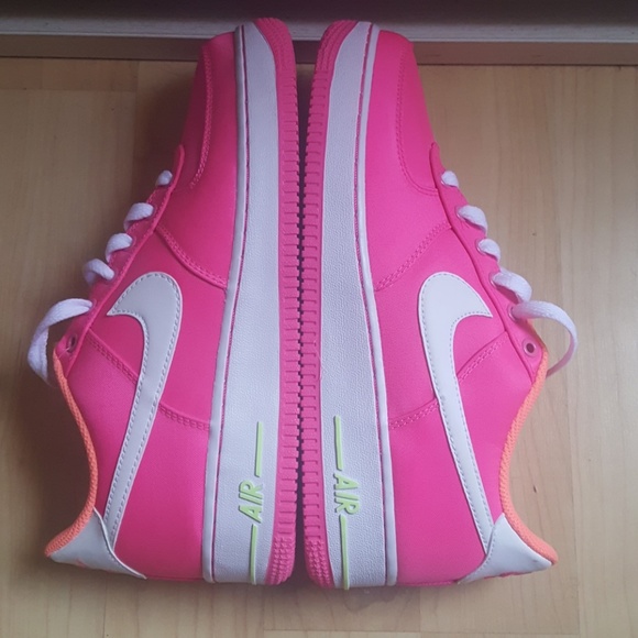 neon pink nike air force